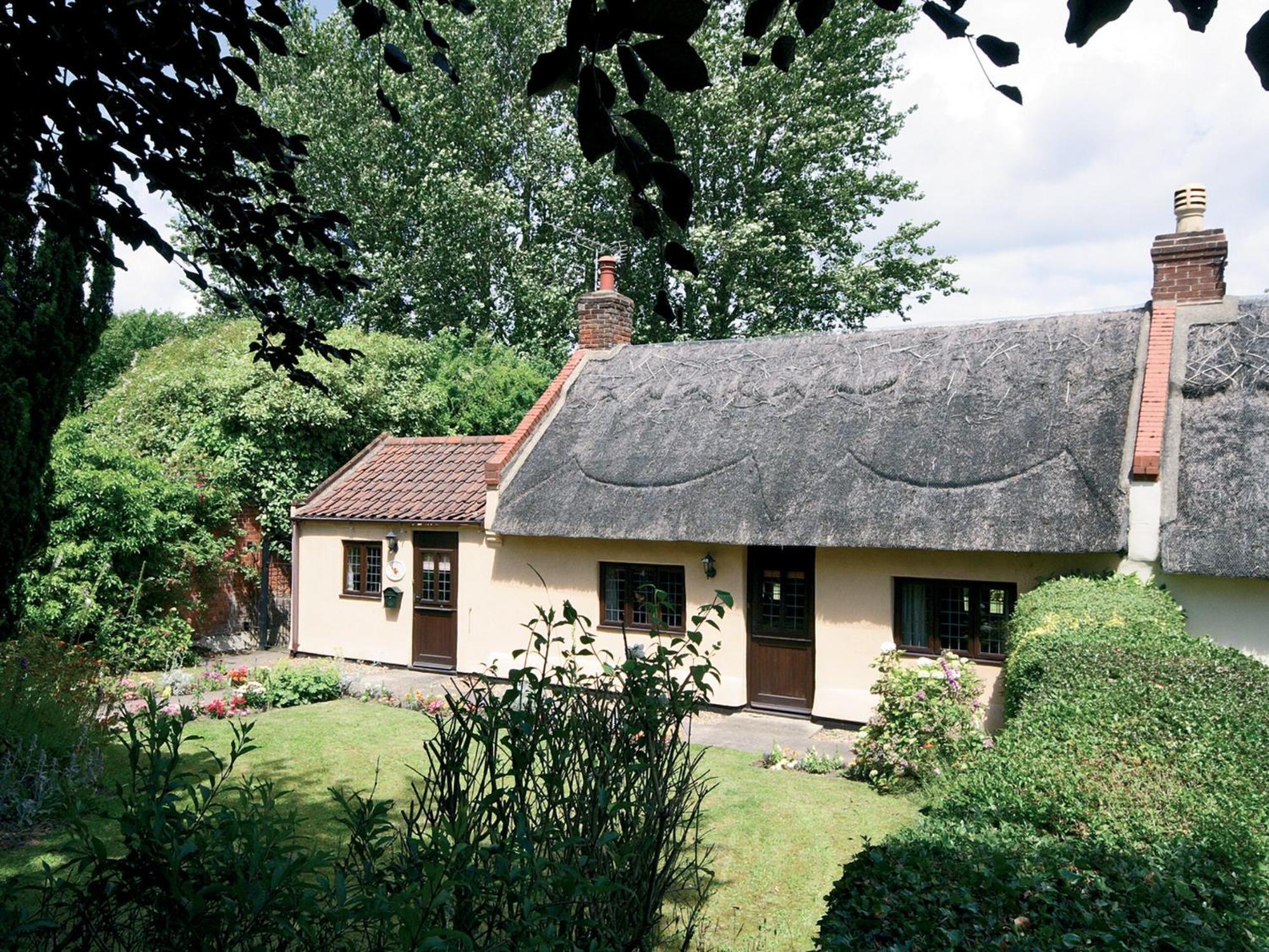 Rose Cottage - E2352 Catfield Екстериор снимка