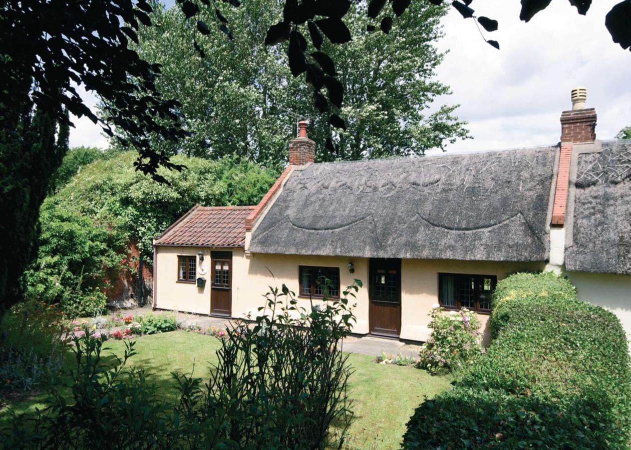 Rose Cottage - E2352 Catfield Екстериор снимка